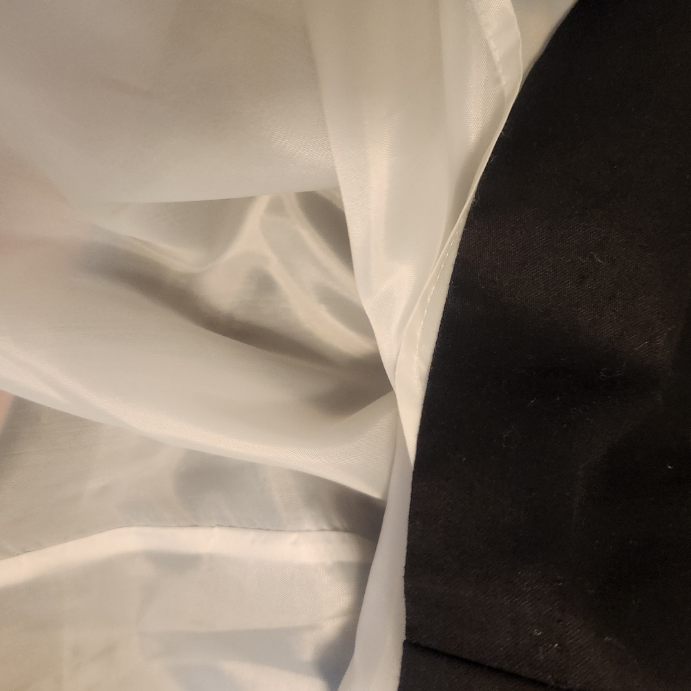 Cato blue, white, and black floral skirt. Size 12. White liner & fastens… - Picture 2 of 8